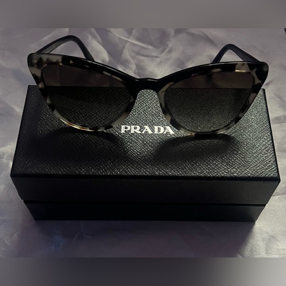 Brand New Never Worn Authentic Prada Cat Eye Sunglasses - Picture 3 of 6